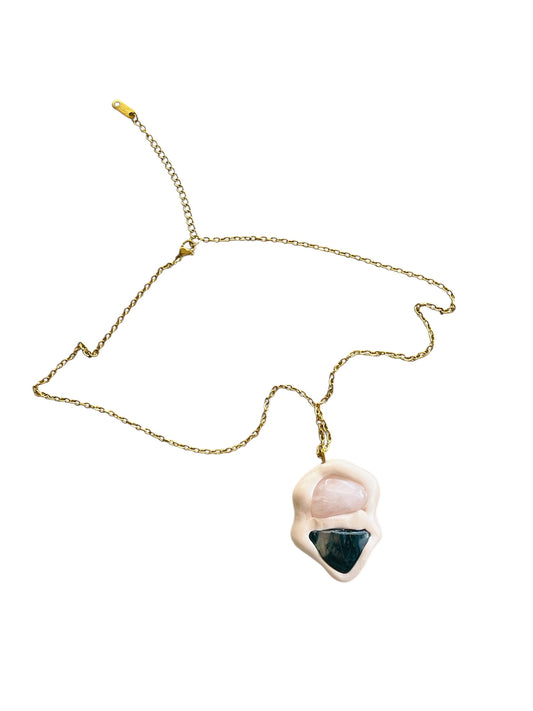 Aranyozott nemesacél nyaklánc egy ásvány medállal